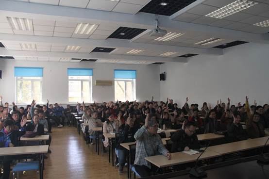 说明: E:\Desktop\学院\双代会\冰球突破mg正规官网教代会\五届四次\IMG_4712.JPG